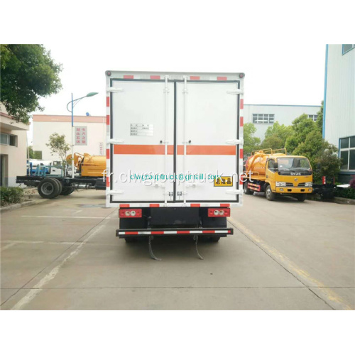 Camion de transport de marchandises dangereuses